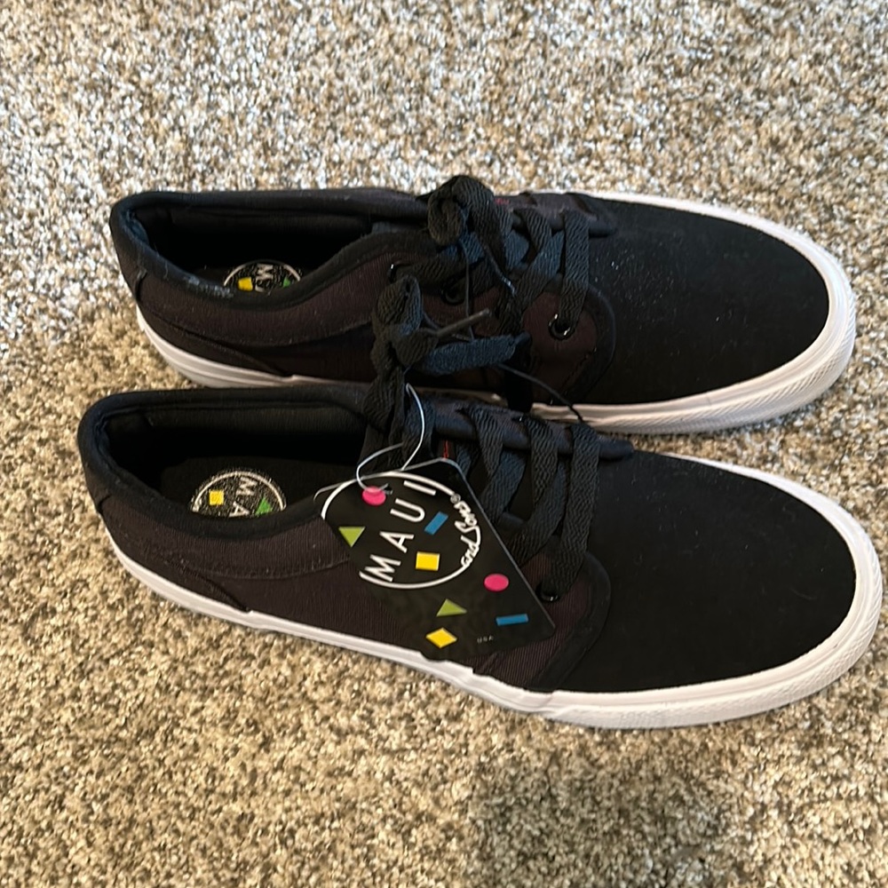 Brand new with tags Maui and Sons deck shoes sz men 8 1/2 - dark blue color